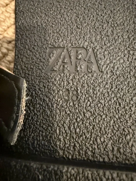 ZARA Leopard Printed Ballet Flats NWT
Silver Hardware - Picture 4 of 5